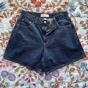 Abercrombie & Fitch Dark The Loose Short High Rise Curve Love